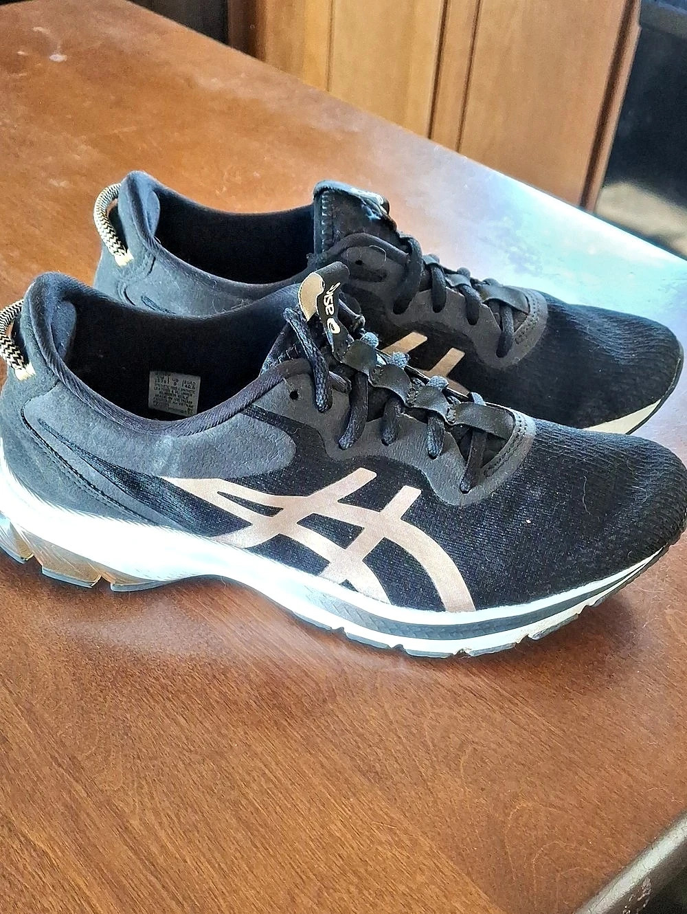 ASICS GEL-Quantum 90 3 Black & White US 9 Athletic Shoes
